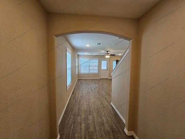 Foto del edificio - 6615 Leightyn Ln