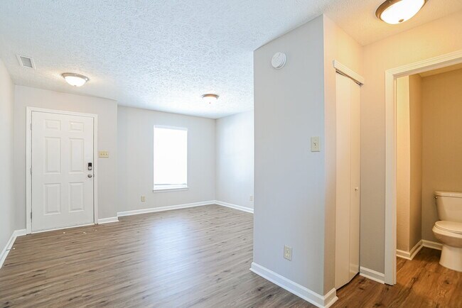 Foto del edificio - 1589 Matthew Allen Cir