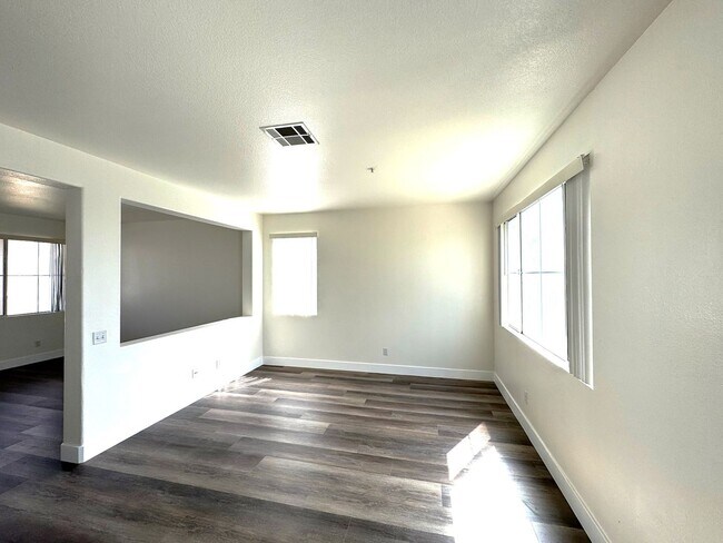 Foto del edificio - Beautiful 3 Bedrooms, 2.5 Baths Single Family Home with Golf Course Views For Lease