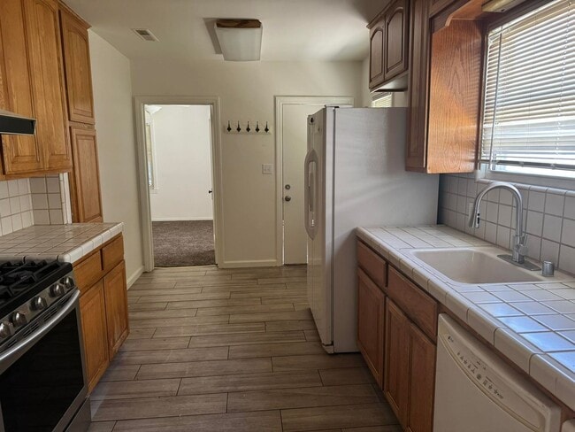 Building Photo - Home for rent in Curtis Park