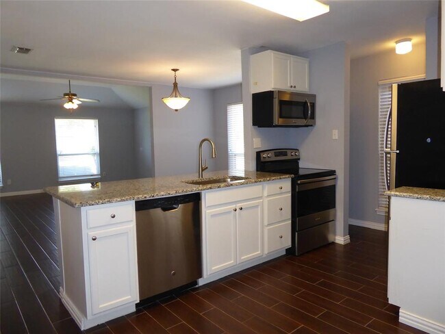 Building Photo - 105 Glade Shadow Dr