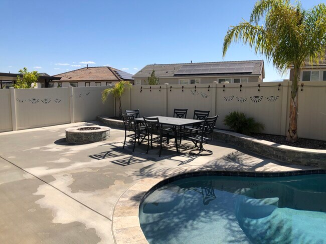 Chimenea de gas - 30426 Cowboy Ln