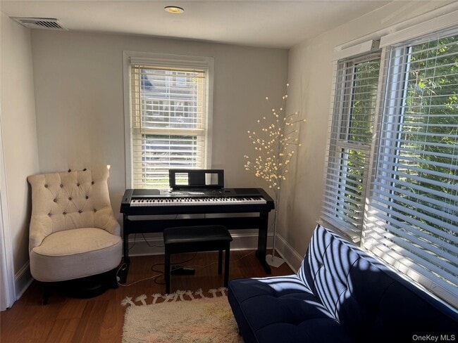 Building Photo - 76 Chestnut Ave