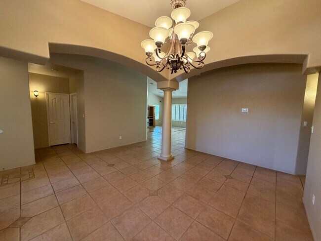 Foto del edificio - 3 BEDROOM HOME IN FALLS RANCH!