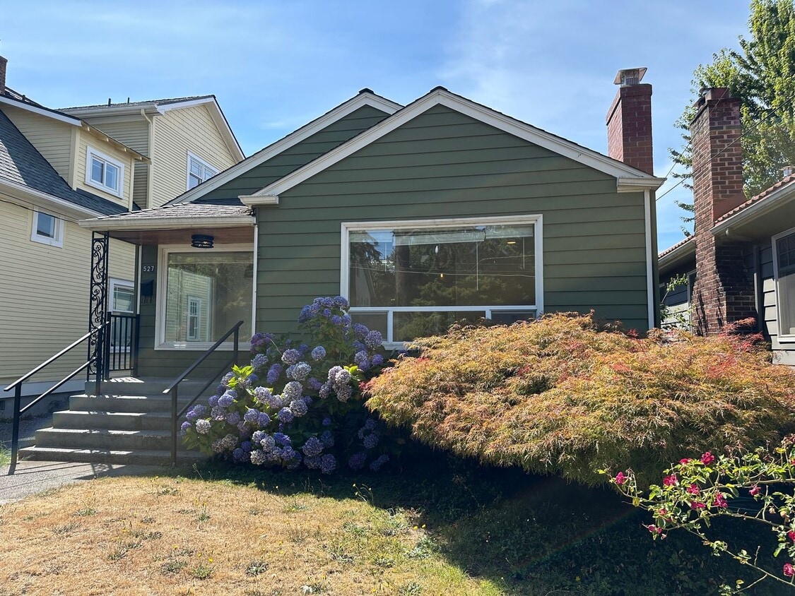 Great Maple Leaf 3 Bedroom Home - Location... - Great Maple Leaf 3 Bedroom Home - Location...
