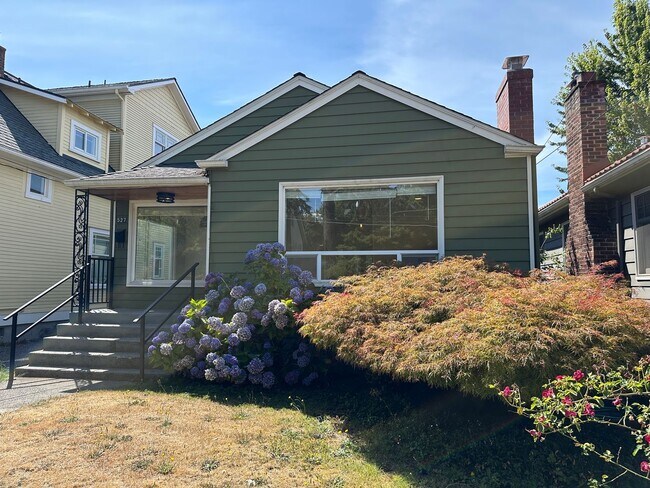 Great Maple Leaf 3 Bedroom Home - Location... - Great Maple Leaf 3 Bedroom Home - Location...