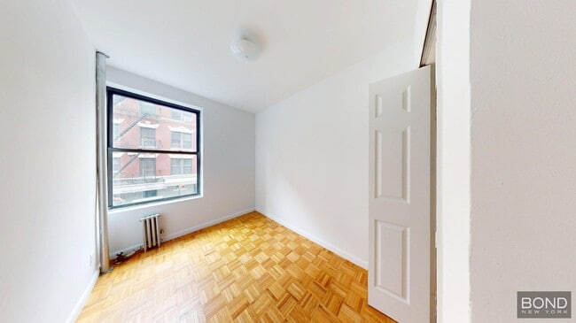 Building Photo - 369 Broome St