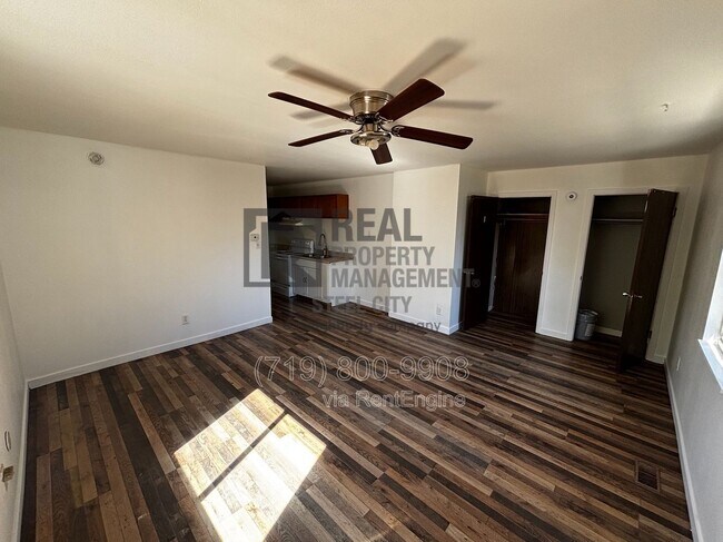 Foto del edificio - 910 E 9th St