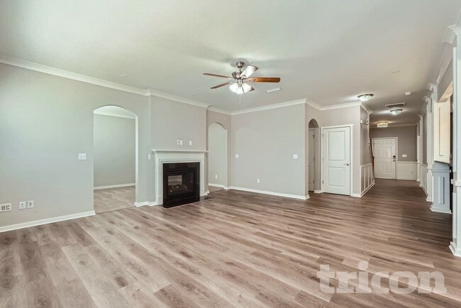 Building Photo - 2166 Bluebell Way