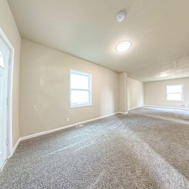Building Photo - Updated 6 bedroom 2 bathroom home