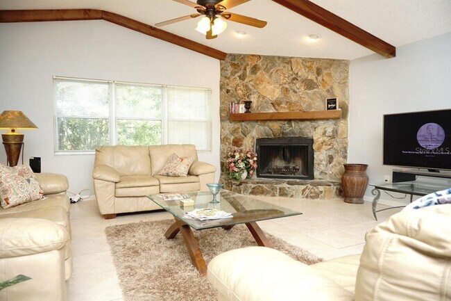 Foto del edificio - 3139 Carlos Dr