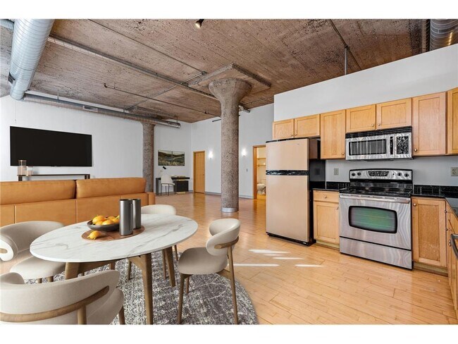 Building Photo - 521 S 7th St