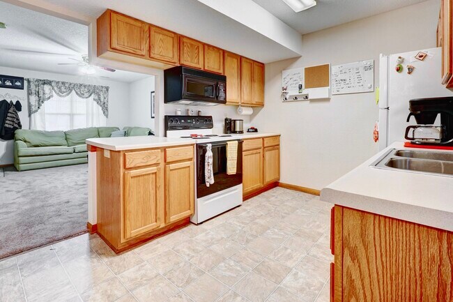 Building Photo - 3410 Zinnia Dr