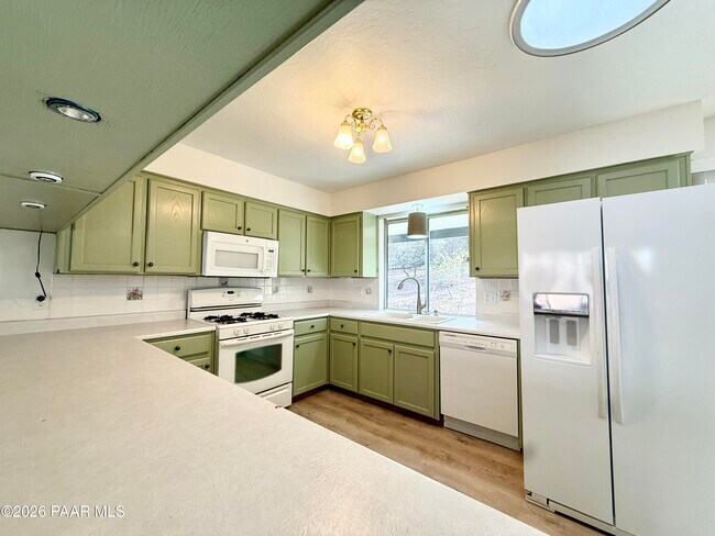 Foto del edificio - 841 E Pine Knoll Dr