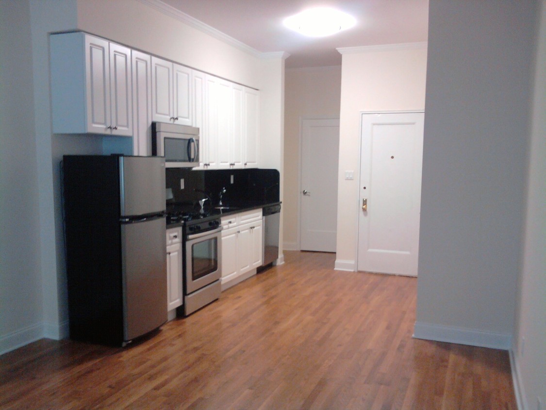 Primary Photo - 120 E 89th St