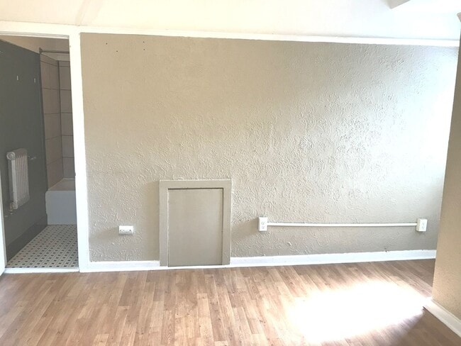 Interior Photo - 1503-15 E Kane Pl