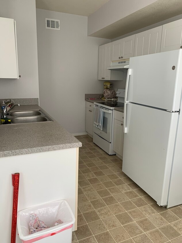 Kitchen - 5692 Star Rush Dr