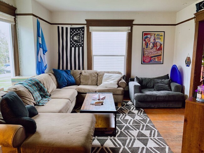 Foto del edificio - PRELEASE FOR AUG: 5 bdrm/2 bath near WWU and Downtown!