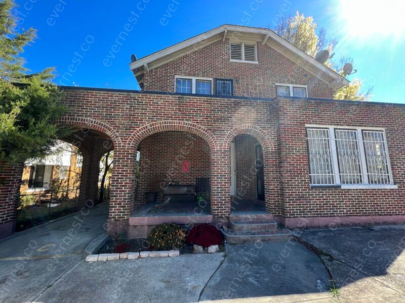 Primary Photo - 2405 S Battery St