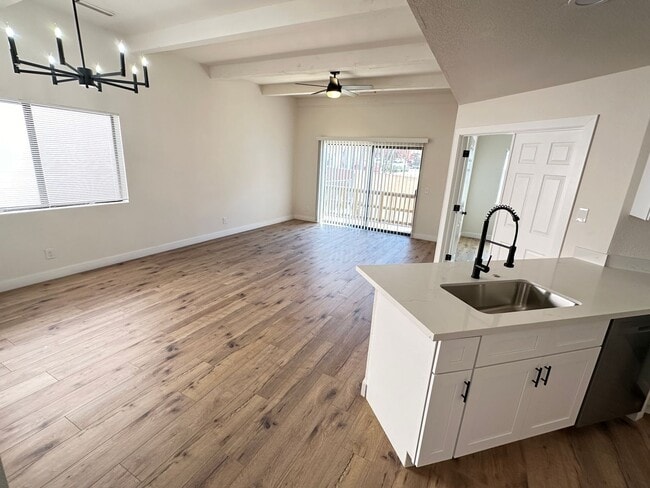 Building Photo - APARTMENT WITH GARAGE INCLUDED - SEDONA - ...
