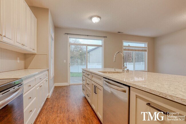 Building Photo - Wonderful 2 Story home in La Center