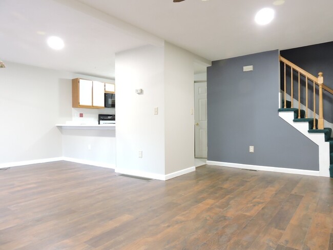 Building Photo - 360 Littleton Rd