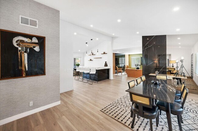 Foto del edificio - 2380 N Leonard Rd