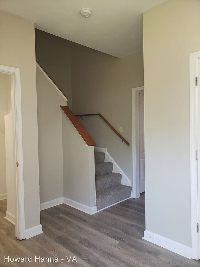 Building Photo - 3 br, 2.5 bath House - 8129 Redmon Road, #B
