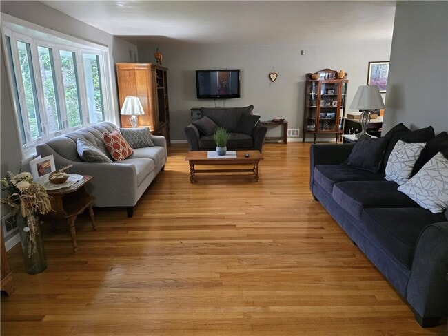 Building Photo - 298 Willowen Dr