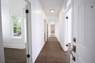 Building Photo - 211 W Milam St