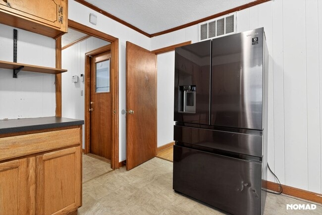 Building Photo - 203 Birch St