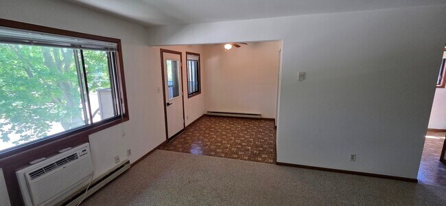 Foto del edificio - 141 Maple Ave S