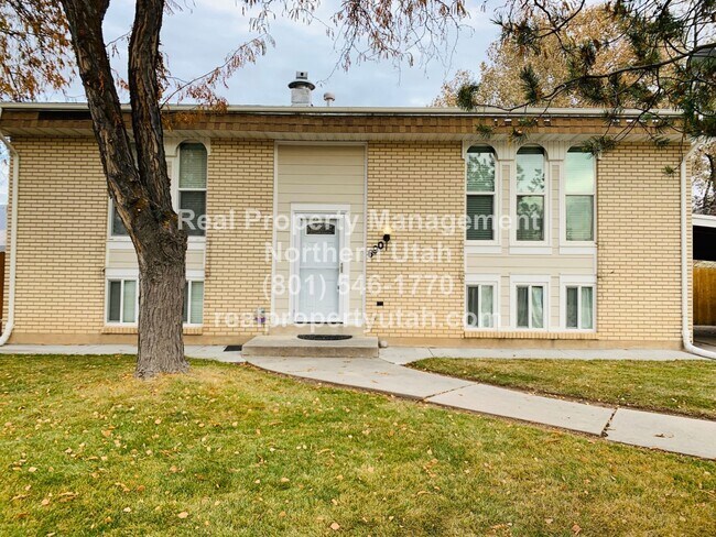Building Photo - 4 Bedroom 2 Bath Layton Home Now Available!