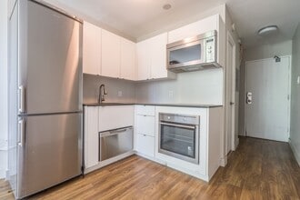 Building Photo - 800 Richmond St W