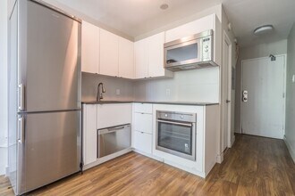 Building Photo - 800 Richmond St W