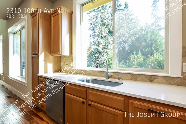 Foto del edificio - 2310 100th Ave NE