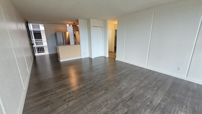 Building Photo - Spacious 2-Bedroom, 1-Bath in Cathedral Point