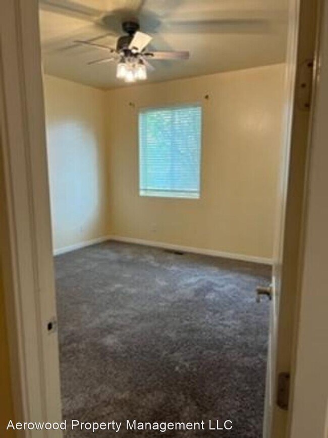 Building Photo - 3 br, 2 bath House - 15952 E Village Circle