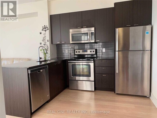 Photo du bâtiment - 88 Sheppard Ave E