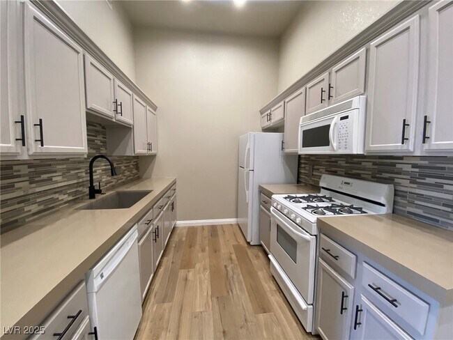 Foto del edificio - 3504 Desert Cliff St