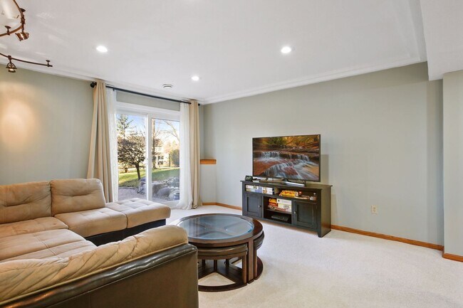 Building Photo - Pet-Friendly 3BR, 1/3.4 Home in Apple Vall...