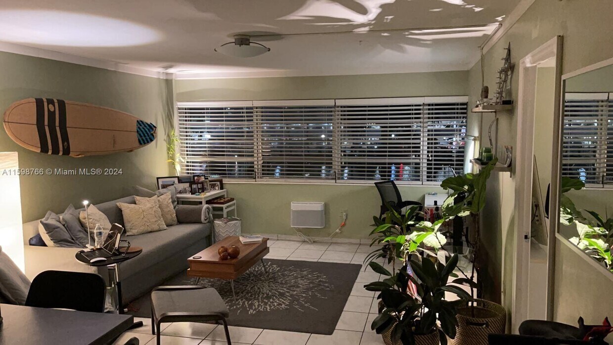 Foto principal - 220 Kings Point Dr