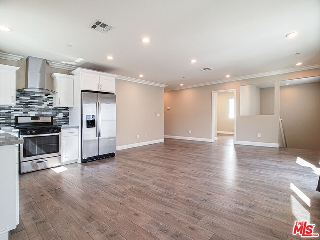 Building Photo - 965 N Wilton Pl