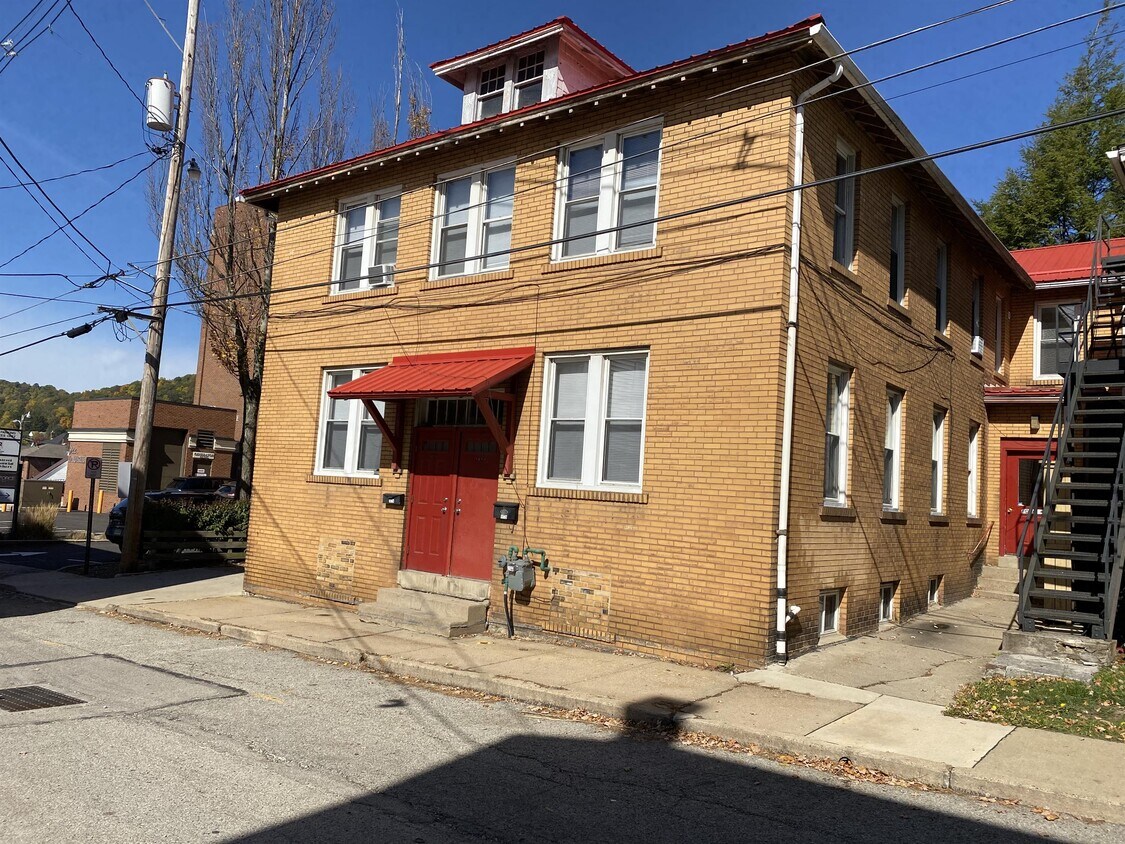 905 Gompers Ave Unit 905A, Indiana, PA 15701 Apartment for Rent in