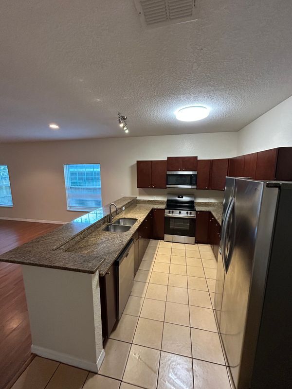 Foto del edificio - 3719 E Grove St