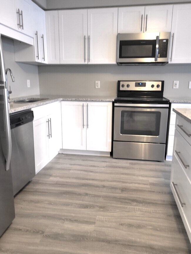 Photo du bâtiment - 145-145 S Creek Dr