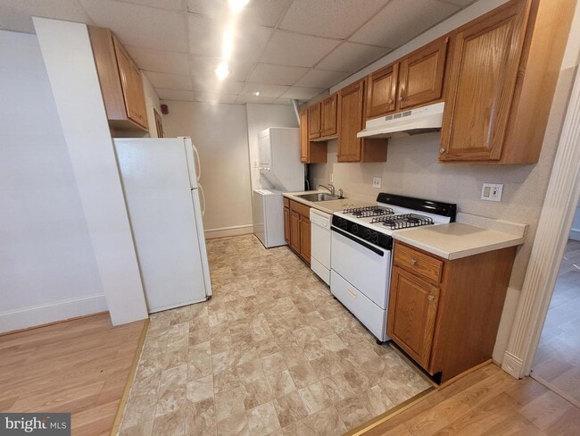 Building Photo - 465 Gerhard St