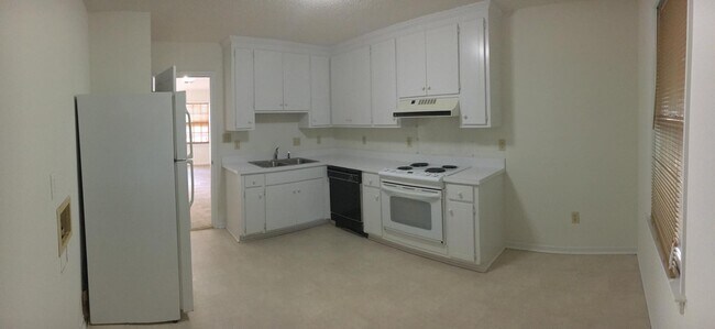 Building Photo - 2010 Glendale Dr SW
