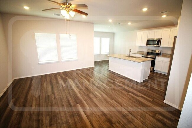 Foto del edificio - 1704 Cedrus Dr