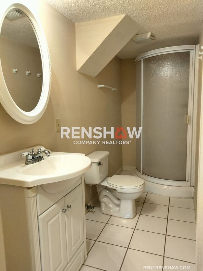 Building Photo - 1400 River Bank Dr.- 4 bed / 3 bath - Stun...